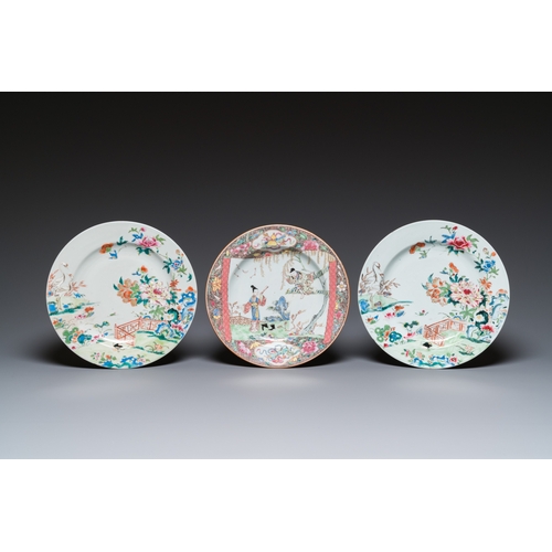 311 - Three Chinese famille rose plates, Yongzheng/QianlongDia.: 23 cm