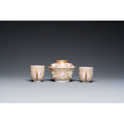 317 - A Chinese famille rose covered bowl, a saucer and two cups with a hunting scene, QianlongDia.: 15 cm... 