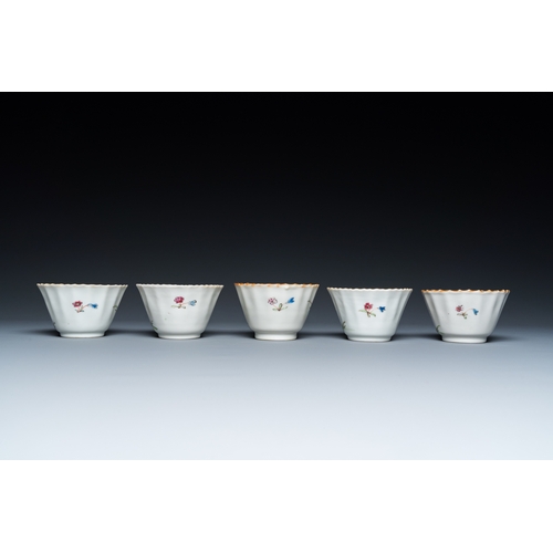 319 - Five Chinese famille rose cups and saucers with a heron eating a fish, QianlongDia.: 12 cm (the sauc... 