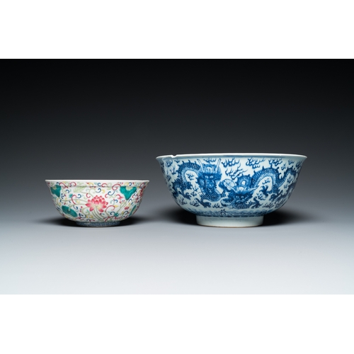 328 - Three Chinese famille rose dishes and two bowls, Qianlong and laterDia.: 26 cm - H.: 11,5 cm (the la... 