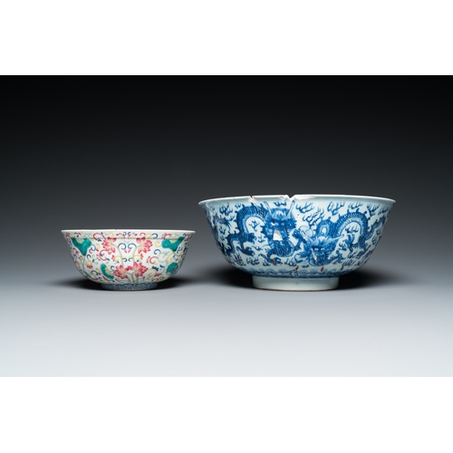 328 - Three Chinese famille rose dishes and two bowls, Qianlong and laterDia.: 26 cm - H.: 11,5 cm (the la... 