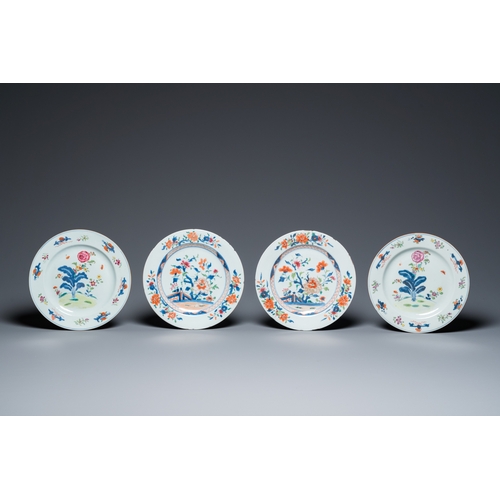 331 - Sixteen Chinese famille rose plates, Yongzheng and laterDia.: 23 cm (the largest)