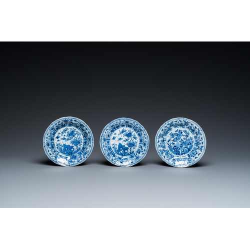 332 - Twelve Chinese blue, white and famille rose cups and saucers, Kangxi/YongzhengDia.: 13,5 cm (the lar... 