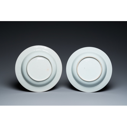 338 - A pair of Chinese armorial plates with bianco-sopra-bianco rims, QianlongDia.: 22,5 cm... 