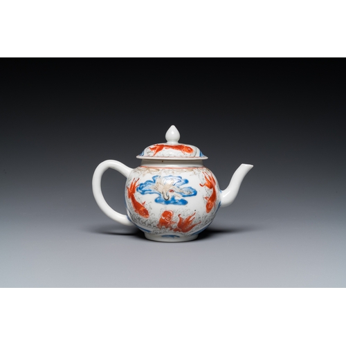 344 - A Chinese iron-red and grisaille 'cranes and carps' teapot and cover, YongzhengL.: 16 cm - H.: 11,5 ... 