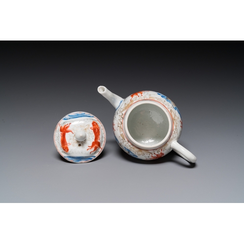 344 - A Chinese iron-red and grisaille 'cranes and carps' teapot and cover, YongzhengL.: 16 cm - H.: 11,5 ... 