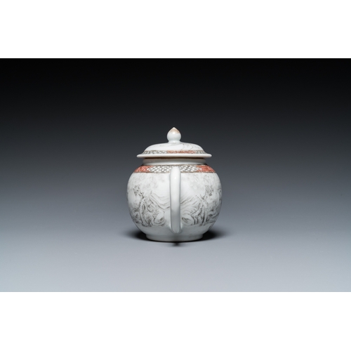 348 - A Chinese grisaille 'European hunting scene' teapot and cover, YongzhengH.: 11,5 cm - L.: 17 cm... 