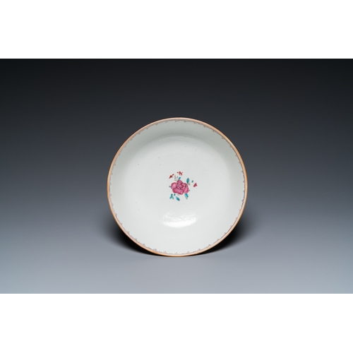 355 - A varied collection of Chinese porcelain, Kangxi/QianlongDia.: 26 cm - H.: 11 cm (the bowl)Dia.: 23,... 