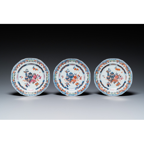 355 - A varied collection of Chinese porcelain, Kangxi/QianlongDia.: 26 cm - H.: 11 cm (the bowl)Dia.: 23,... 