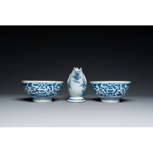 358 - A varied collection of Chinese blue, white and famille rose porcelain, Kangxi/QianlongDia.: 28,5 cm ... 