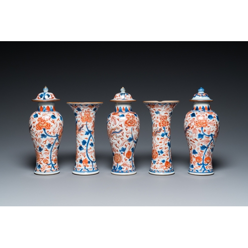 359 - A Chinese grisaille garniture of five 'phoenix' vases, Kangxi/YongzhengH.: 22,5 cm (the tallest)... 