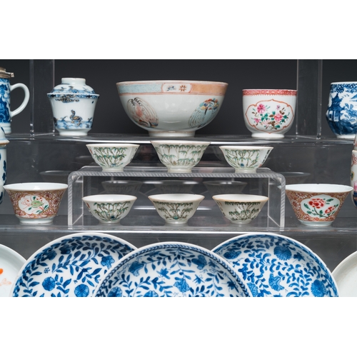 363 - A varied collection of Chinese porcelain, Kangxi and laterDia.: 16 cm (the plate) Dia.: 14,5 cm - H.... 