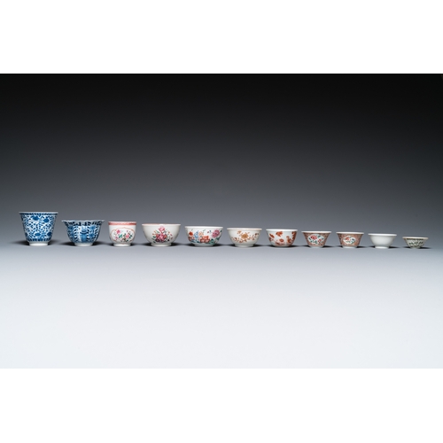 363 - A varied collection of Chinese porcelain, Kangxi and laterDia.: 16 cm (the plate) Dia.: 14,5 cm - H.... 