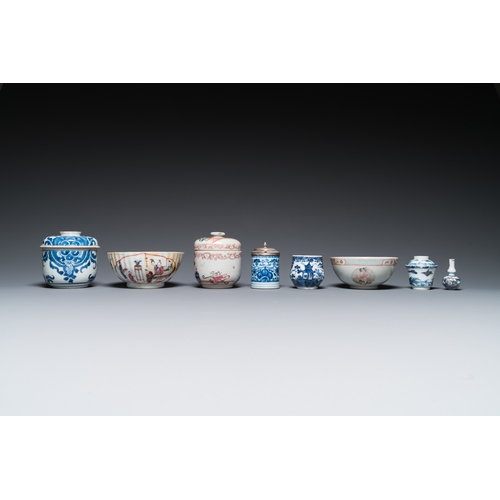 363 - A varied collection of Chinese porcelain, Kangxi and laterDia.: 16 cm (the plate) Dia.: 14,5 cm - H.... 