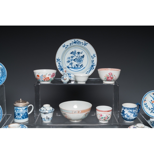 363 - A varied collection of Chinese porcelain, Kangxi and laterDia.: 16 cm (the plate) Dia.: 14,5 cm - H.... 