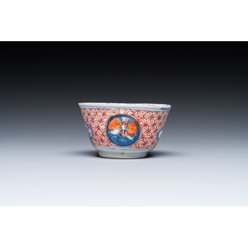 367 - 13 Chinese blue and white and famille rose porcelain wares, Kangxi and laterDia.: 23,5 cm (the large... 