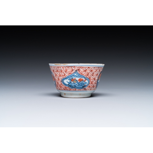 367 - 13 Chinese blue and white and famille rose porcelain wares, Kangxi and laterDia.: 23,5 cm (the large... 