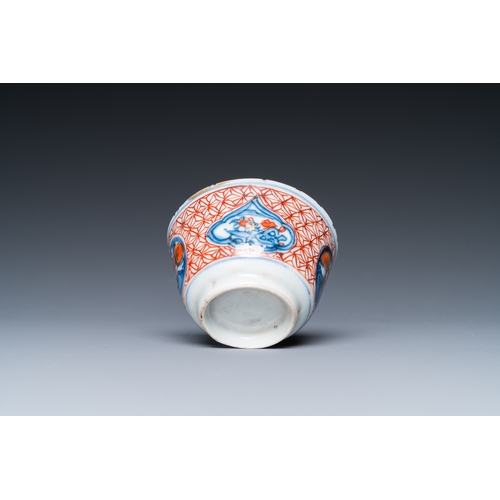 367 - 13 Chinese blue and white and famille rose porcelain wares, Kangxi and laterDia.: 23,5 cm (the large... 