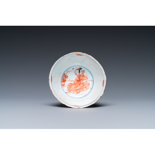 367 - 13 Chinese blue and white and famille rose porcelain wares, Kangxi and laterDia.: 23,5 cm (the large... 