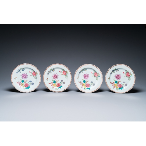 367 - 13 Chinese blue and white and famille rose porcelain wares, Kangxi and laterDia.: 23,5 cm (the large... 