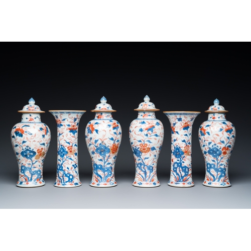 368 - A Chinese Imari-style garniture of six vases with floral design, KangxiH.: 22 cm (the tallest)... 