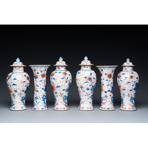 368 - A Chinese Imari-style garniture of six vases with floral design, KangxiH.: 22 cm (the tallest)... 