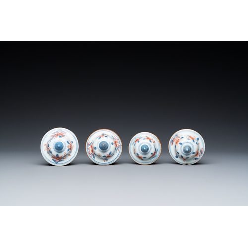 368 - A Chinese Imari-style garniture of six vases with floral design, KangxiH.: 22 cm (the tallest)... 