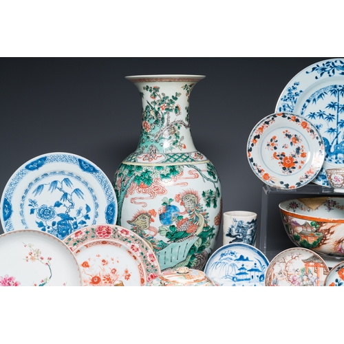 369 - A varied collection of Chinese porcelain, Kangxi and laterH.: 59 cm (the famille verte vase) Dia.: 2... 