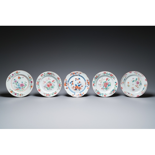 371 - Eleven Chinese famille rose and Imari-style plates and a teapot with cover, Kangxi/QianlongDia.: 22,... 