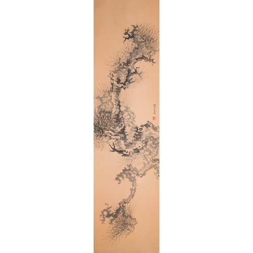 386 - Hua Ao è¯é°² (China, 19th C.): 'Pine tree branch', ink on paper, 2nd half 19th C.Dim.: 253 x 65,5 c... 