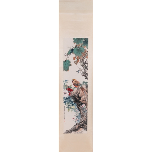 388 - Attributed to Yan Bolong é¡ä¼¯é¾ (1898-1955): 'Birds', ink and colour on paperDim.: 219 x 49,5 cm ... 