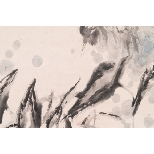 430 - Wang Ziwu çå­æ­¦ (1936-2021): 'Goldfish', ink and colour on paperDim.: 169 x 53,5 cm (the scroll)... 