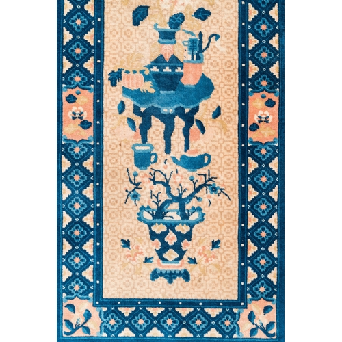 435 - A large Chinese 'antiquities' rug, 19th C.Dim.: 138,5 x 70 cm