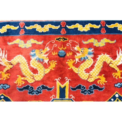 439 - A large Chinese yellow-ground 'Buddha' rug, 19/20th C.Dim.: 291 x 93,5 cm