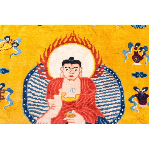 439 - A large Chinese yellow-ground 'Buddha' rug, 19/20th C.Dim.: 291 x 93,5 cm