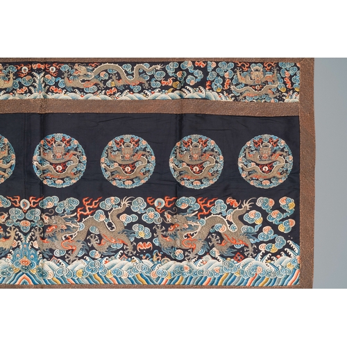 441 - A Chinese gold- and silver-thread-embroidered silk panel with dragons, QingDim.: 128,5 x 60 cm... 