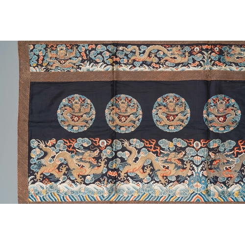 441 - A Chinese gold- and silver-thread-embroidered silk panel with dragons, QingDim.: 128,5 x 60 cm... 