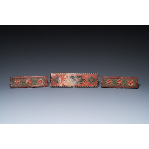 446 - Eight tsaklis and three painted wood book covers, Tibet, 19th C.Dim.: 50,5 x 40,5 cm (the frame)Dim.... 