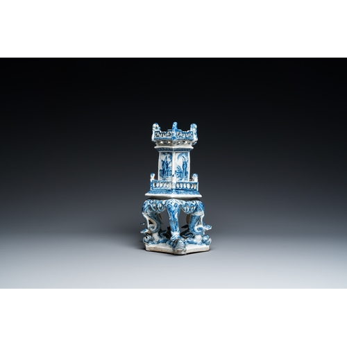 473 - A rare Chinese blue and white 'chanab' altar stand, 19th C.H.: 24 cm - L.: 27,5 cm