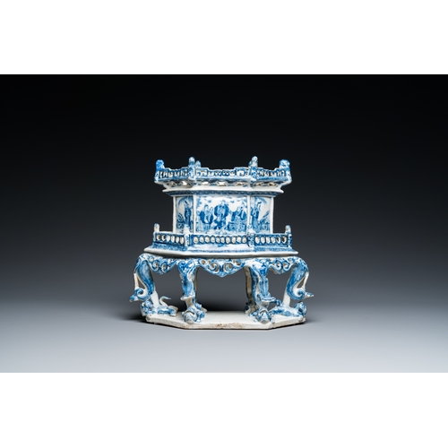 473 - A rare Chinese blue and white 'chanab' altar stand, 19th C.H.: 24 cm - L.: 27,5 cm