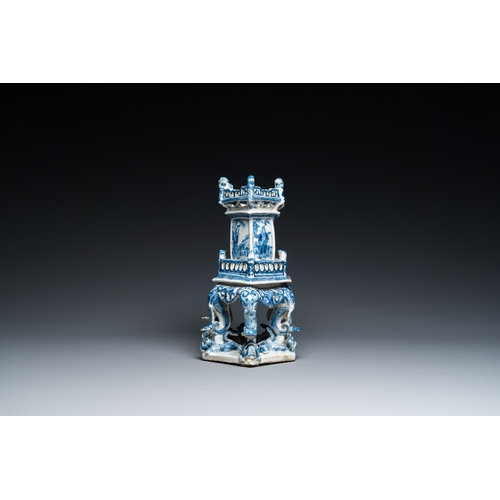 473 - A rare Chinese blue and white 'chanab' altar stand, 19th C.H.: 24 cm - L.: 27,5 cm