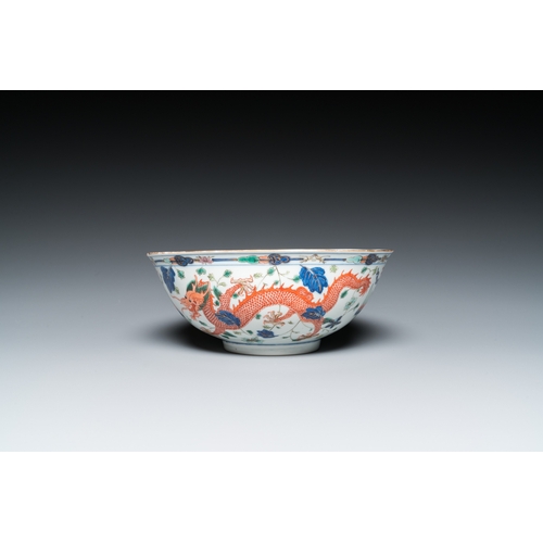 478 - A Chinese wucai 'dragon' bowl, Daoguang minyao mark and of the periodDia.: 20 cm - H.: 8 cm... 