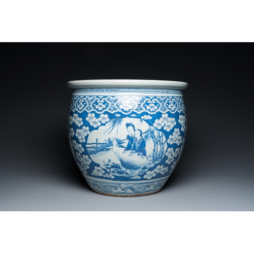 497 - A Chinese blue and white fish bowl with medallions on a prunus-ground, 19th C.Dia.: 40,5 cm - H.: 35... 