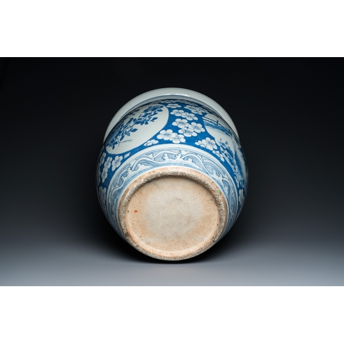 497 - A Chinese blue and white fish bowl with medallions on a prunus-ground, 19th C.Dia.: 40,5 cm - H.: 35... 