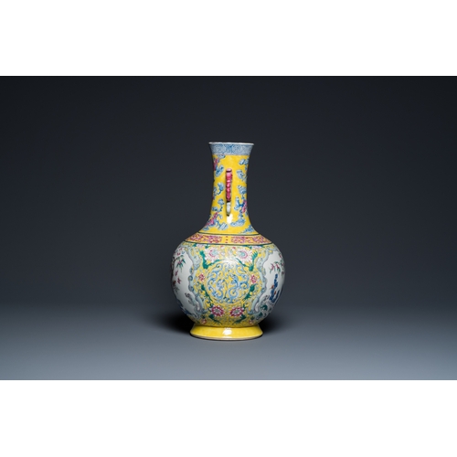 499 - A Chinese yellow-ground famille rose 'nine peaches' bottle vase, JiaqingH.: 39,5 cm