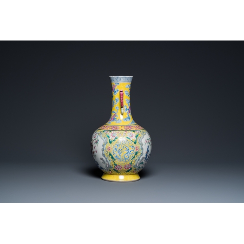 499 - A Chinese yellow-ground famille rose 'nine peaches' bottle vase, JiaqingH.: 39,5 cm