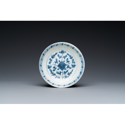 501 - Three Chinese blue and white shipwreck porcelain wares, Transitional period and JiaqingDia.: 16 cm (... 