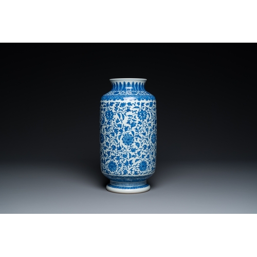 504 - A Chinese blue and white Ming-style 'lotus scroll' vase, Qianlong mark but probably laterH.: 32,5 cm... 