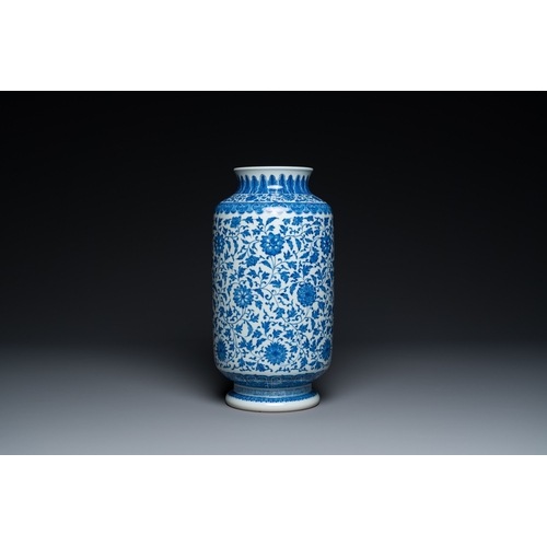 504 - A Chinese blue and white Ming-style 'lotus scroll' vase, Qianlong mark but probably laterH.: 32,5 cm... 