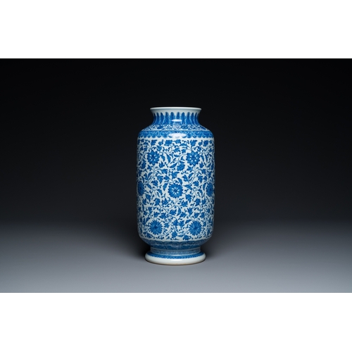 504 - A Chinese blue and white Ming-style 'lotus scroll' vase, Qianlong mark but probably laterH.: 32,5 cm... 